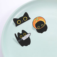 Épinglette en émail fantaisie motif chat noir aux grands yeux, badge métallique élégant pour accessoire vestimentaire quotidien ou à thème festif