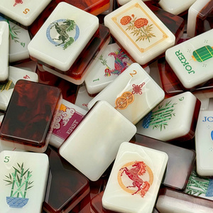 Jeu <span class=keywords><strong>de</strong></span> <span class=keywords><strong>Mahjong</strong></span> Américain 2 couches en Acrylique Rouge Ambre 160 pièces, Tuiles personnalisées avec motifs Cheval et Nœud <span class=keywords><strong>Chinois</strong></span>, OEM, Jeu <span class=keywords><strong>de</strong></span> <span class=keywords><strong>Mahjong</strong></span> Américain Personnalisé - Product Image 5