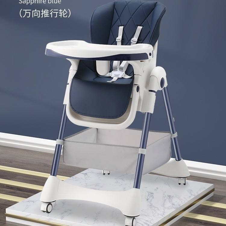 Silla de comedor azul con ruedas omnidireccionales.
