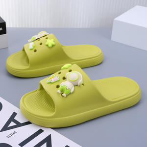 รองเท้าแตะผู้หญิงน่ารักสำหรับฤดูร้อน พื้นหนา กันลื่น แบบเปิดนิ้วเท้า ใช้ในบ้าน ห้องน้ำ ชายหาด ลายพิมพ์ 3 มิติ ตกแต่งสวยงาม - Product Image 4