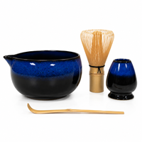 Bol à matcha en céramique rouge et noir de style japonais traditionnel avec bec verseur pour ensemble de thé matcha personnalisé