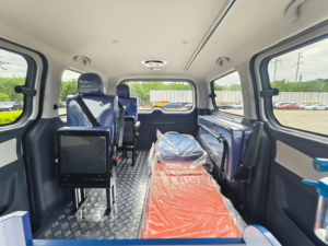 <span class=keywords><strong>รถ</strong></span>พยาบาลรุ่นใหม่ Dongfeng LINGZHI PLUS MPV 2.0L G5 CNG พร้อมตู้เก็บอุปกรณ์ทางการแพทย์ <span class=keywords><strong>ไฟ</strong></span>เตือนสีน้ำเงิน 100W สำหรับการขนส่งทางการแพทย์  ลดราคาสุดพิเศษ - Product Image 3