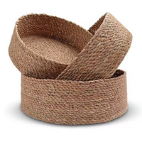 Panier de rangement rond tressé écologique de style moderne pour cosmétiques, collations, usage polyvalent sur bureau, en paille et en jonc de mer