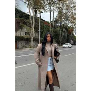 Abrigo Marrón Vintage con Estampado, Cierre de un Solo Botón, Tejido de Seda y Lana, con Detalle de Piel y Proceso de Teñido - Product Image 3