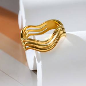 แหวนสแตนเลสชุบทอง 18K ดีไซน์คลื่นหลายชั้น ทันสมัย เรียบหรู สไตล์ยูนิเซ็กส์ สำหรับใส่ทุกวัน - Product Image 4