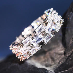 Anello DJ096 in Oro Bianco con Diamante Taglio Smeraldo Naturale Colore D, Gioiello Classico da Sposa per Donna - Product Image 5