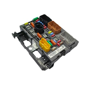 9807028580 9809742780 Pièces automobiles Boîte à fusibles moteur de voiture R02 BSM=R19=R18 pour Peugeot <span class=keywords><strong>3008</strong></span> 407 RCZ Citroën C5 C6 - Product Image 3
