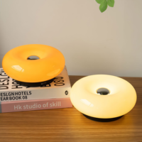 Lampe murale LED tactile créative en verre, rechargeable, à intensité variable, pour salon, chevet, couleur orange crème rose, style donut, lampe de table LED