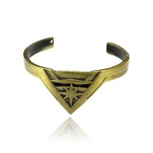 ภาพยนตร์เครื่องประดับจักรวาลแฟนตาซีสร้อยข้อมือเสน่ห์ Wonder Superhero Charm Crown Shield กำไลและกำไลข้อมือ