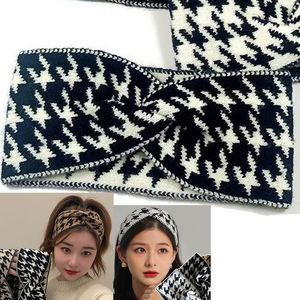 Nouveau masque facial sportif confortable à motif pied-de-poule avec bandeau large assorti et accessoires pour cheveux - Product Image 5