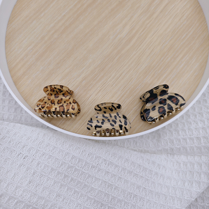 مشابك شعر بلاستيكية صغيرة عالية الجودة بألوان هندسية عصرية للنساء والفتيات، بيع بالجملة - Product Image 6