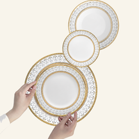 Service de table en céramique dorée de style européen, luxe léger, avec bordure géométrique dorée, pour mariage, hôtel, banquet, fête à domicile, cadeau