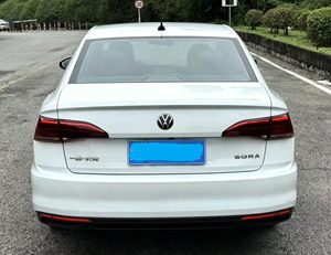 Volkswagen <span class=keywords><strong>Bora</strong></span> 2021 d'occasion, familiale, berline 4 portes 5 places, intérieur gris, essence, exportée de Chine - Product Image 1