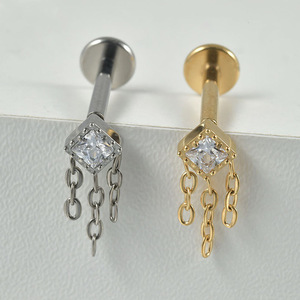 Boucles d'oreilles clous en titane motif fleur F136, bijoux de piercing en alliage de titane pour le philtrum et le nez - Product Image 4