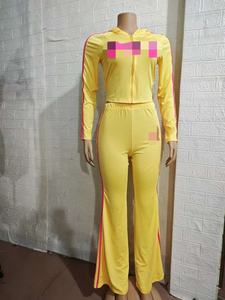 Новый осенний женский комплект: укороченная куртка с длинным рукавом, боковыми полосками и буквенным принтом, и расклешенные брюки. Повседневный комплект из 2 предметов с капюшоном. - Product Image 2