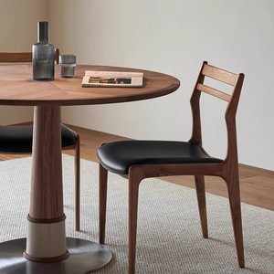 Chaise de salle à manger en bois de frêne nordique avec assise en cuir noir et revêtement en cuir, chaise de salle à manger en bois massif - Product Image 1