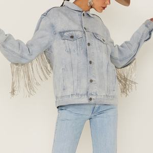 جاكيت جينز نسائي من LARSUR مخصص من المصنع، مزين بالشراشيب والأحجار الكريمة، بغسيل متهالك وأزرار وأكمام طويلة - Product Image 1