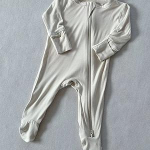 Vêtements pour bébés garçons 6-12 mois <span class=keywords><strong>pas</strong></span> <span class=keywords><strong>cher</strong></span> Barboteuse pour bébés en bambou nouveau-né pour filles pyjamas personnalisés en bambou pour bébés - Product Image 2