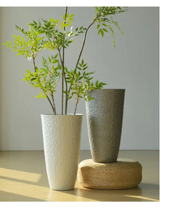 Maceta de Plástico con Acabado Perlado y Textura Martillada, Elegante y Reforzada, para Interiores, Sala de Estar, Balcón u Oficina - Product Image 6