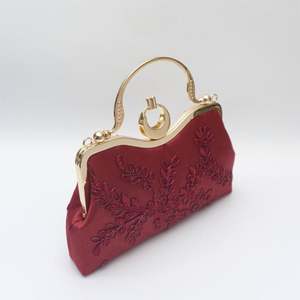 Вечерние сумочки-клатчи 2025 года с жемчужной вышивкой и цветочным узором, роскошные женские сумки для свадьбы в китайском стиле, блестящие. - Product Image 3