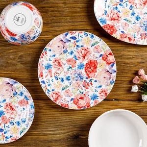 Assiette à dîner en céramique avec motif de rose du jardin exotique de Cuba, Havane, couverts - Product Image 3