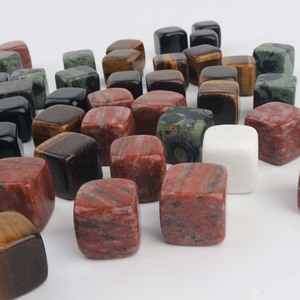 Ensemble de pierres à whisky en cristal naturel en forme de cube pour la vente en gros - Product Image 6