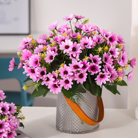 Buket Bunga Buatan: 5 Tangkai dengan 15 Bunga Daisy, Dekorasi Bergaya Alami. Sangat cocok untuk dekorasi rumah, pernikahan, dan taman.