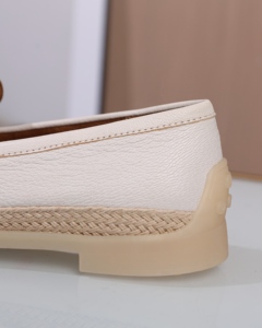 Nieuwe Stijl Groothandel Op Maat Melkachtige Witte Damesloafers Comfortabele Platte Schoenen Mocassins Leren Damesschoenen - Product Image 5