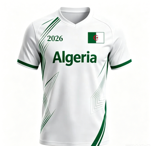 Maglietta Sportiva Algeria con Design Geometrico a Strisce Verdi, Scollo a V Bianco con Scritta Algeria e Bandiera Ufficiale - Product Image 1