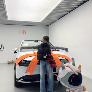 Auto de Lujo Zeekr 7X AWD, Sedán Eléctrico de Carga Rápida, Vehículo Usado de Nueva Energía, Envío Inmediato, Precio Económico para Venta al Por Mayor, Batería de 75-100kWh - Product Image 1