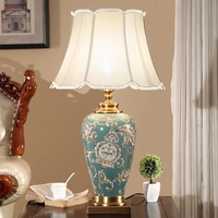 Lampe de table en céramique classique chinoise Design d'art créatif grande lumière en porcelaine hôtel Villa chambre à coucher lampe en tissu décorative pour la maison