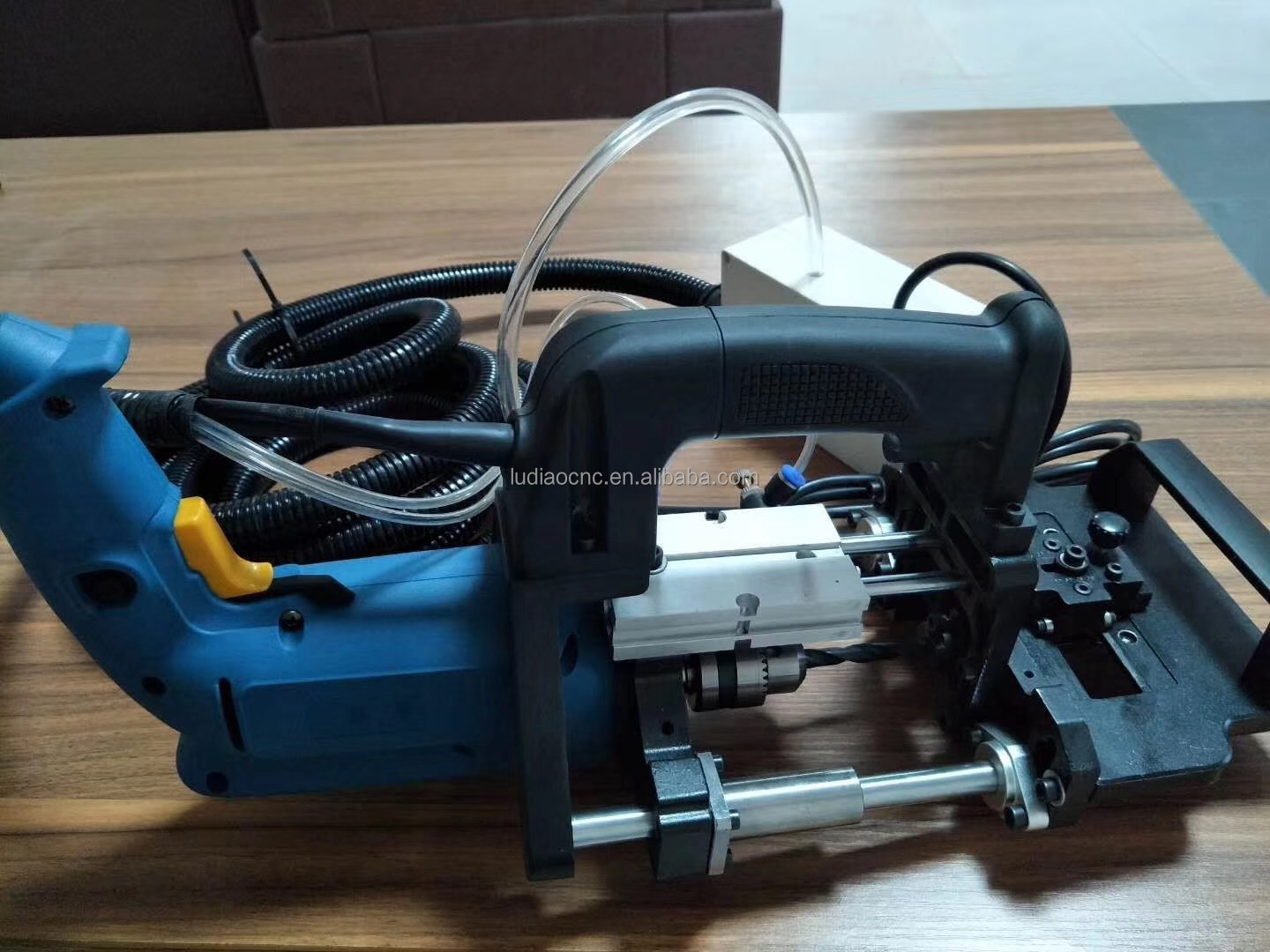 操作的手持式侧孔钻床/便携式木柜侧孔钻床 - buy side hole drilling