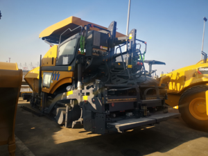 Nouvelle finitionuse d'asphalte RP603 de 129 kW et 6 mètres pour la construction routière, la nivellement des routes et les projets d'infrastructure municipale - Product Image 4