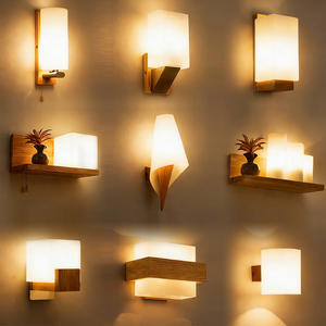 Applique murale à <span class=keywords><strong>LED</strong></span> Meilleur design en bois et verre Vente en gros Nouveau matériau E27 Boîte intérieure Applique murale carrée en bois blanc - Product Image 1