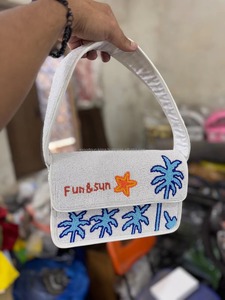 Bolso de mano con cuentas de calidad de exportación y diseño bordado con cuentas, ideal para fiestas nocturnas y regalos, disponible para la venta. - Product Image 5