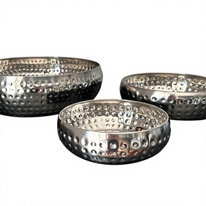 Juego de tazones de metal hechos a mano con acabado plateado pulido, diseño moderno para servir comida, regalos, vajilla decorativa, tazones para ensalada y platos. - Product Image 1