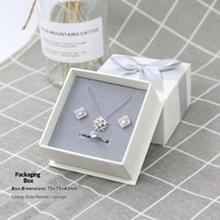Boîtes cadeaux carrées pour bijoux, en papier gris doublé, avec nœud et motif argenté en relief, pour bagues, boucles d'oreilles, colliers et bracelets