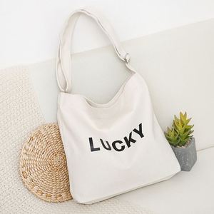 Sac à bandoulière tendance pour femmes avec impression de lettres, idéal pour l'école et les voyages, logo personnalisable - Product Image 2