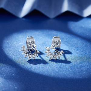 Orecchini alla moda in stile lusso con orecchini a forma di cigno - Product Image 4