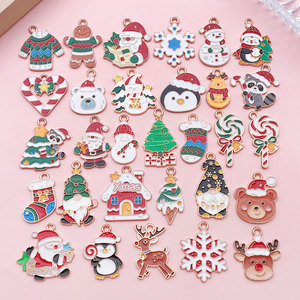 Pull en alliage d'émail pour raton laveur Bonhomme de Noël en pain d'épice Chaussette de bonhomme de neige Flocon de neige Pendentif Guirlande de maison Claus Breloques DIY - Product Image 1
