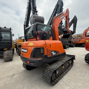Miniexcavadora Doosan DX60, velocidad de desplazamiento de 412 km/h, fuerza de brazo de 28 kN, diseño de ahorro de combustible, para alquiler - Product Image 4