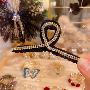 Pinza de pelo de felpa de otoño e invierno, accesorios para el cabello peludo de moda, pinzas de pelo grandes para mujer - Product Image 4