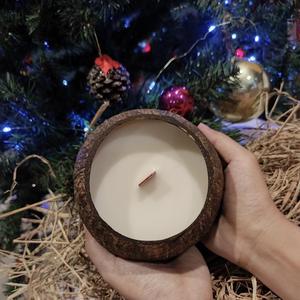 Bougie artisanale en cire de noix de coco dans un pot en coquille de noix de coco, parfum noix de coco, écologique, biodégradable, organique, naturelle, décoration moderne pour la maison, cadeau de Nouvel An - Product Image 5