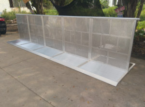 Barrière temporaire pliable en alliage d'aluminium, économique et portable, pour le contrôle des foules lors d'événements, hauteur 36 pouces - Product Image 4