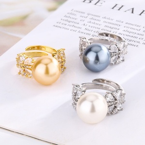 เครื่องประดับคุณภาพสูง ทองแดงเคลือบทอง เป็นมิตรต่อสิ่งแวดล้อม ประดับเพชร CZ ลายผีเสื้อ ขนาด 14 มม. แหวนปรับขนาดได้ประดับมุกเปลือกหอยสีทอง - Product Image 5
