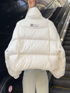 Nuova Giacca Piumino Corta Calda Invernale da Donna in Cotone Design Coreano Irregolare <span class=keywords><strong>Parka</strong></span> Spesso e Largo di Tendenza Bianco e Nero - Product Image 2