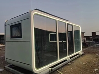 Maison conteneur préfabriquée sur mesure de 40 pieds, type Apple Cabin, double étage, à chambre unique, aménagée, avec terrasse, pour hôtel moderne