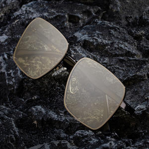 Lunettes de soleil polarisées carrées Ks-3835 pour hommes, monture noire, verres en nylon, protection UV400, pare-soleil de classe 2, monture en plastique et métal - Product Image 3