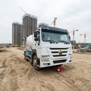 Camión Mezclador de <span class=keywords><strong>Concreto</strong></span> HOWO Weichai de 10 CBM, Resistente y de Gran Capacidad, para Transporte de Materiales de Construcción Urbana - Product Image 1