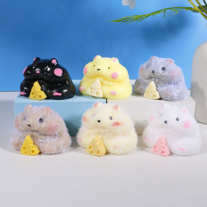 Mini Hamster Amusant Mignon Kawaii en Caoutchouc Extensible Squishy Moelleux Mochi Doux et Pufi pour Soulager le Stress - Product Image 1
